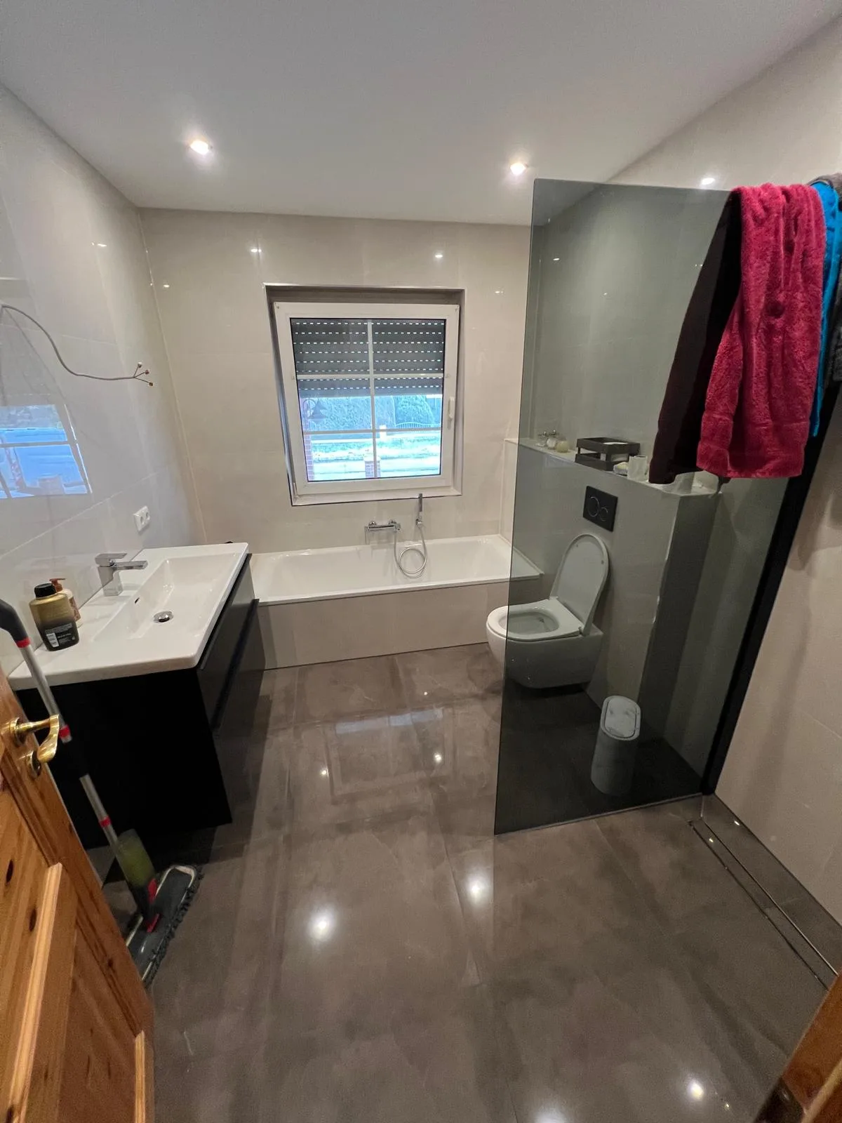 Fertiggestelltes Badezimmer nach Sanierung